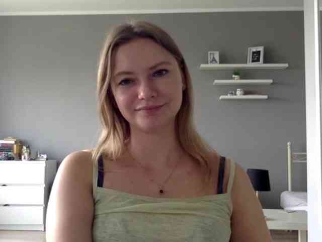 kissMillie webcam