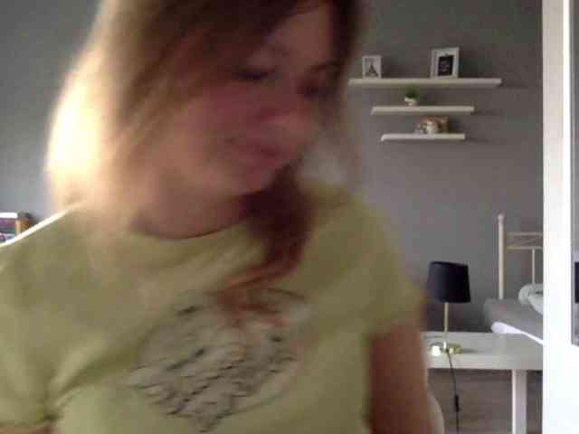 kissMillie webcam