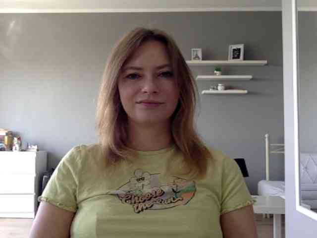 kissMillie webcam
