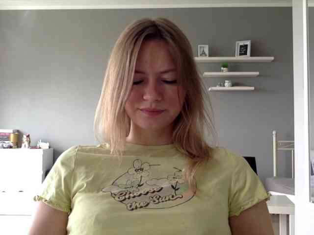 kissMillie webcam