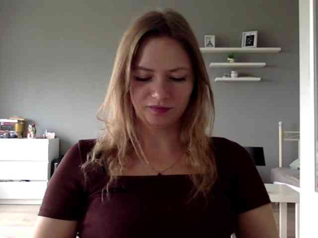 kissMillie webcam