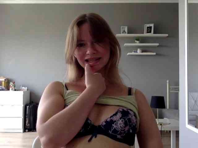 kissMillie webcam