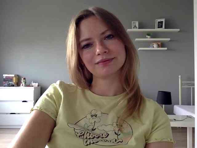 kissMillie webcam