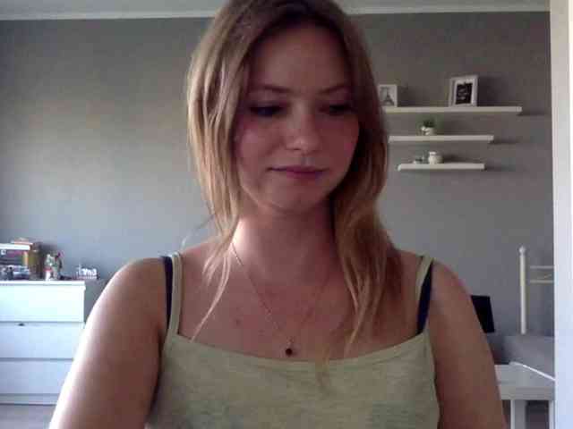 kissMillie webcam