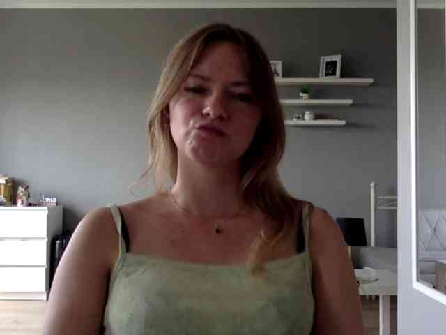 kissMillie webcam