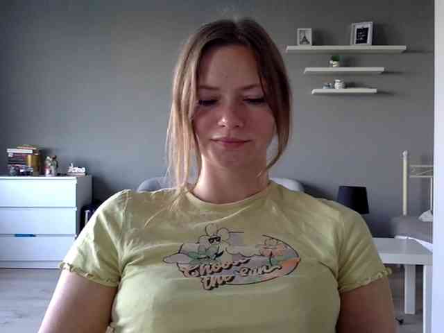 kissMillie webcam