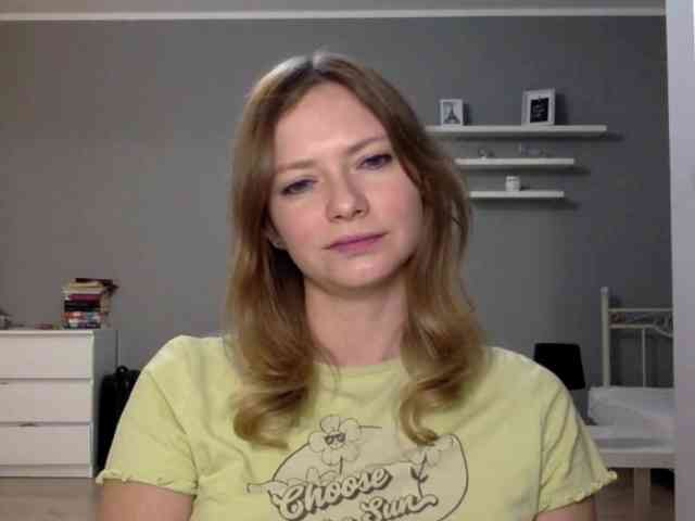 kissMillie webcam