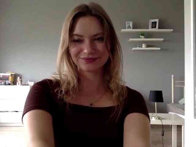 kissMillie webcam