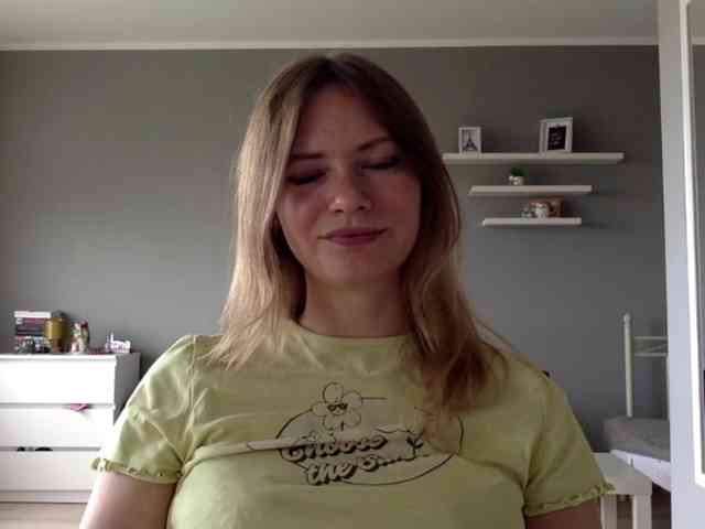 kissMillie webcam