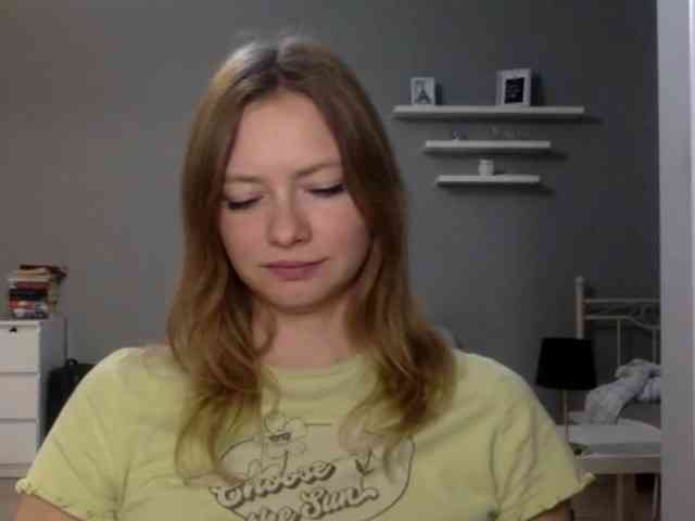 kissMillie webcam