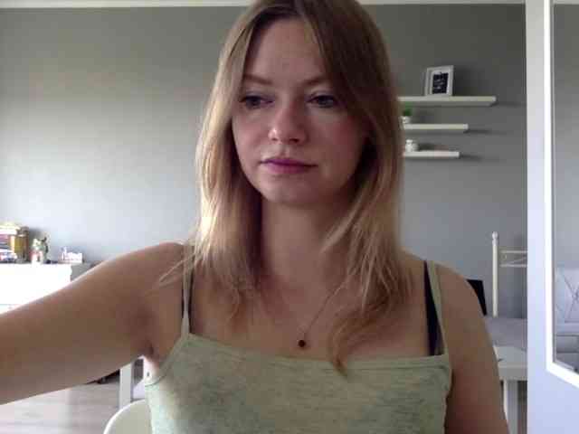 kissMillie webcam