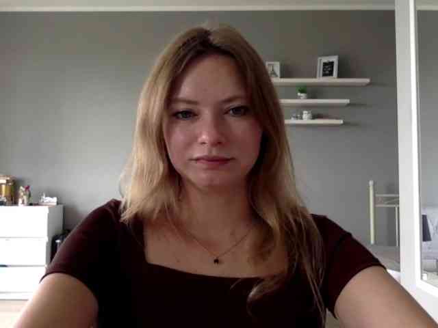 kissMillie webcam