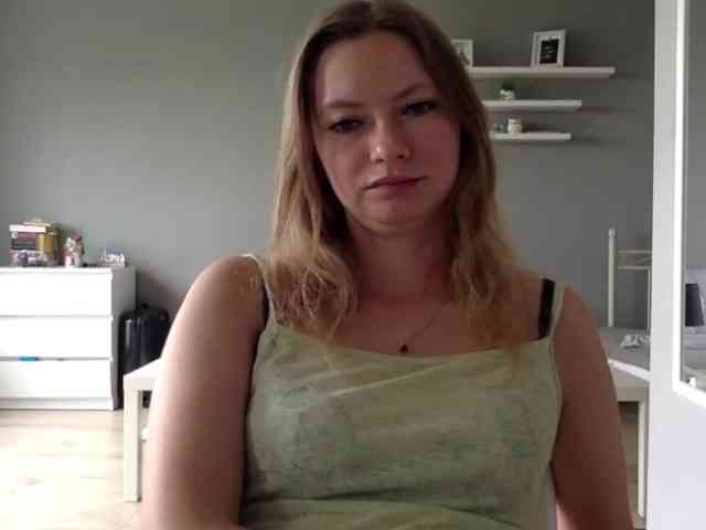 kissMillie webcam