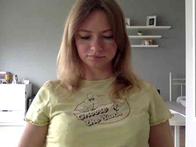 kissMillie webcam