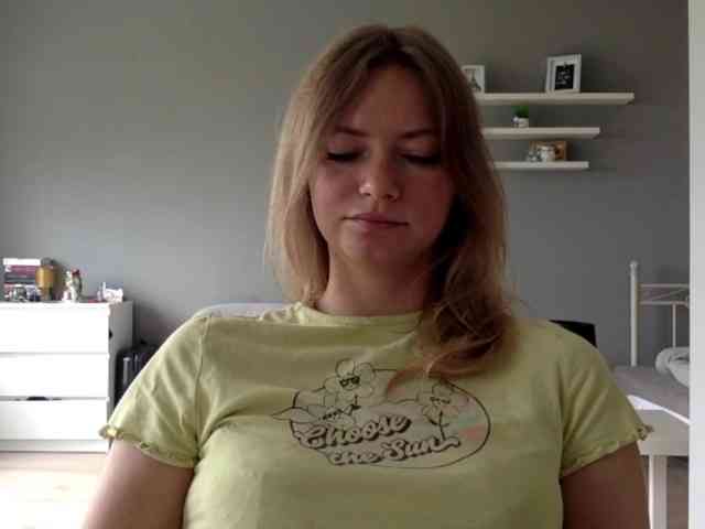 kissMillie webcam