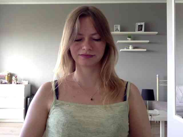 kissMillie webcam