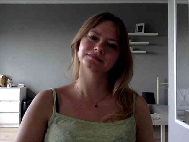kissMillie webcam