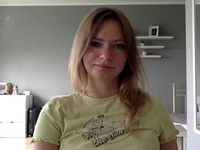 kissMillie webcam