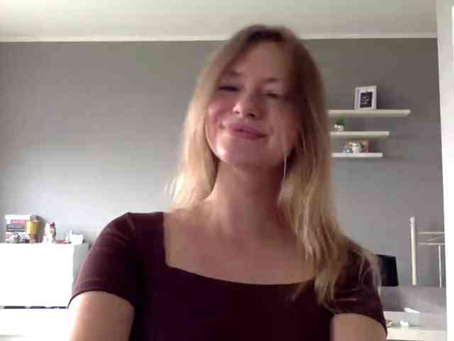 kissMillie webcam