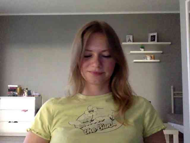 kissMillie webcam