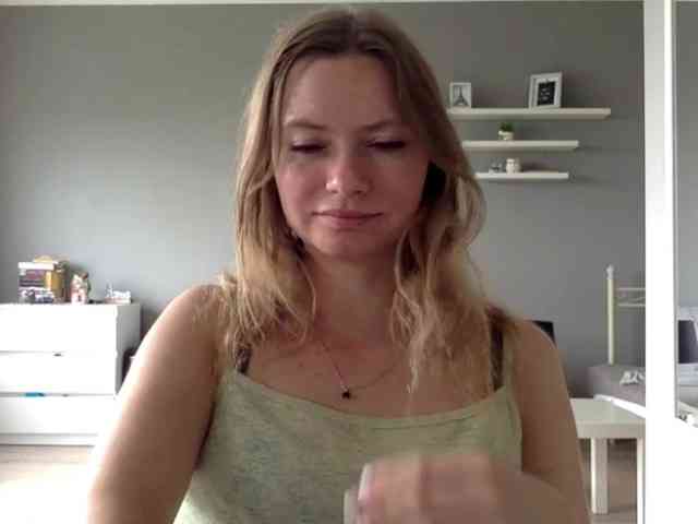 kissMillie webcam