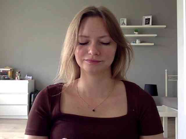kissMillie webcam