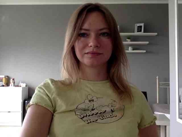 kissMillie webcam