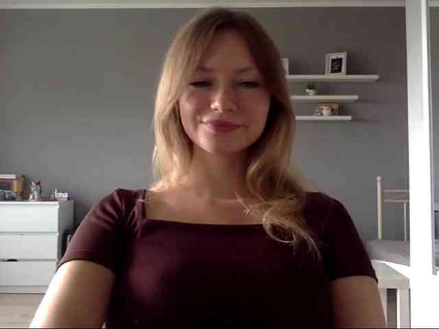 kissMillie webcam