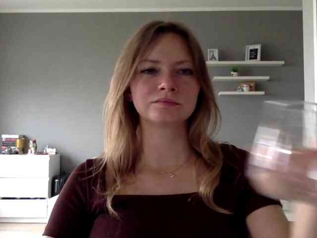 kissMillie webcam