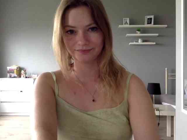 kissMillie webcam