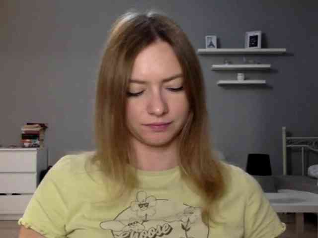kissMillie webcam