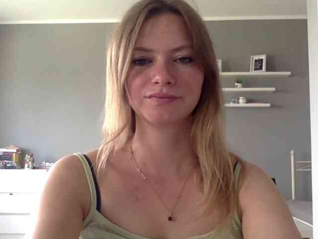 kissMillie webcam