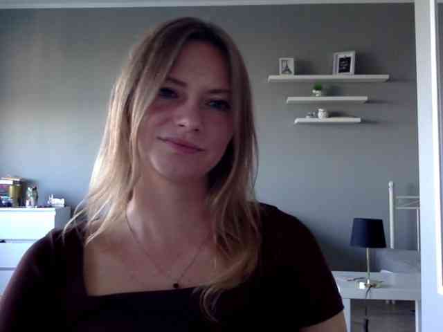 kissMillie webcam