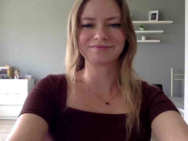 kissMillie webcam
