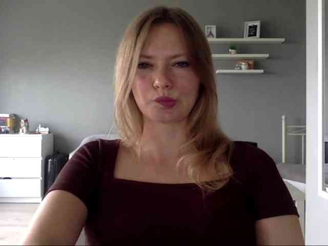 kissMillie webcam