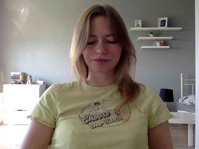 kissMillie webcam