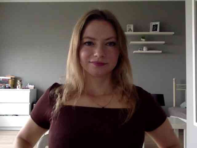 kissMillie webcam