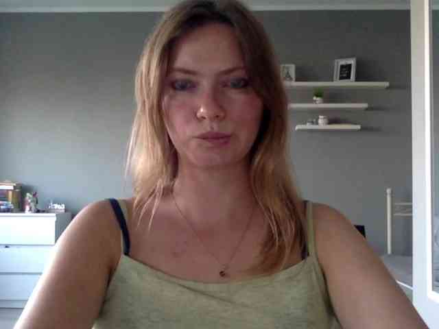 kissMillie webcam