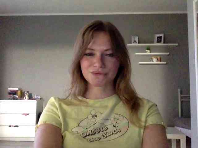 kissMillie webcam