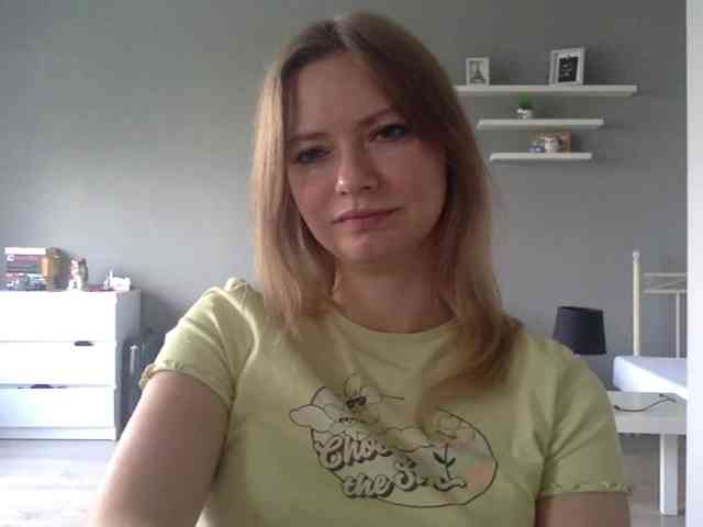 kissMillie webcam