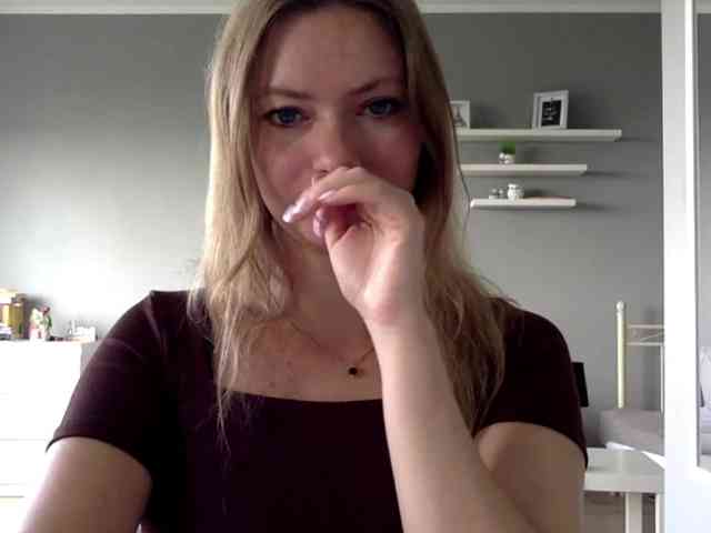 kissMillie webcam