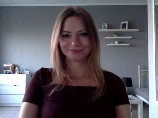 kissMillie webcam
