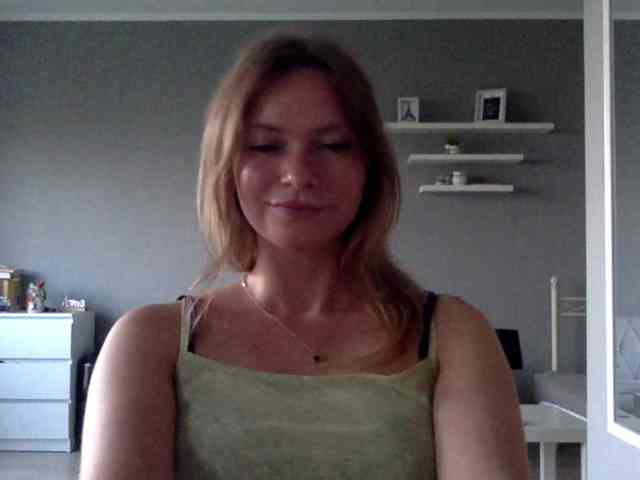 kissMillie webcam