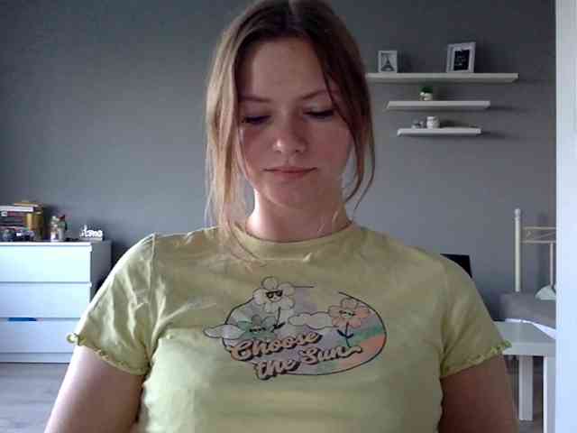 kissMillie webcam