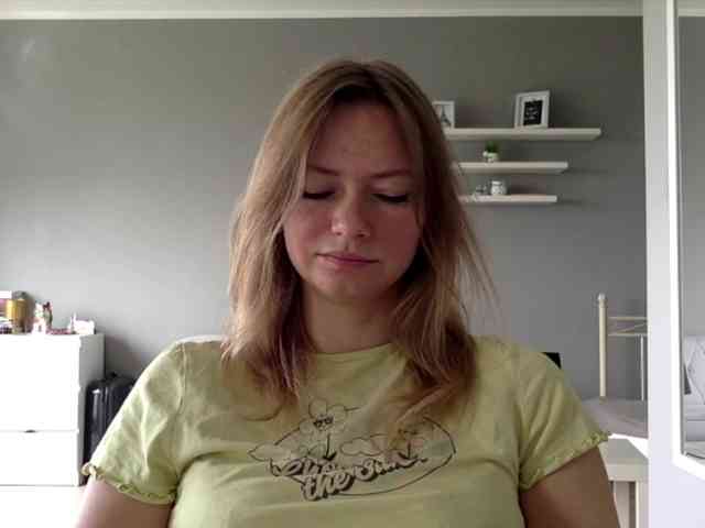 kissMillie webcam