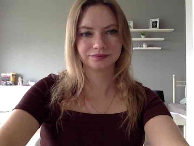 kissMillie webcam