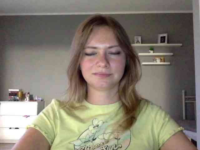 kissMillie webcam