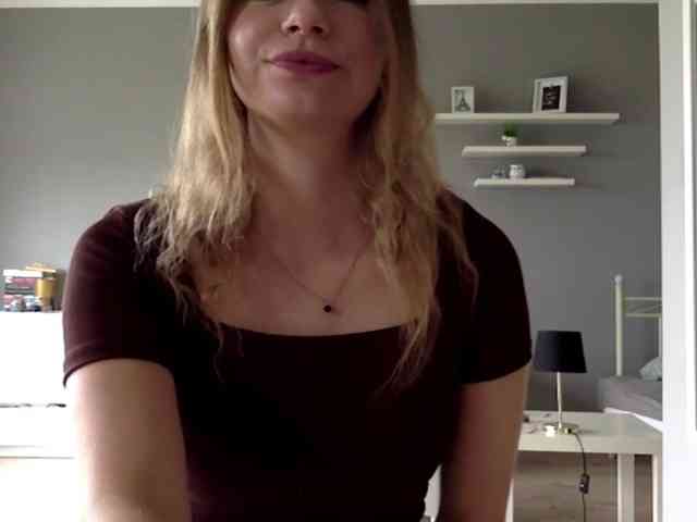 kissMillie webcam