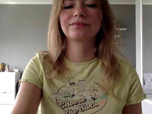 kissMillie webcam