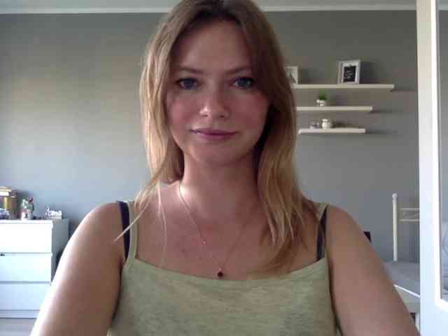 kissMillie webcam
